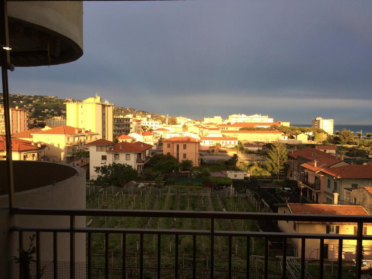 Appartamento - Terrazzo Vivibile Vista Mare, Wi-Fi Gratuito Vallecrosia Exterior foto