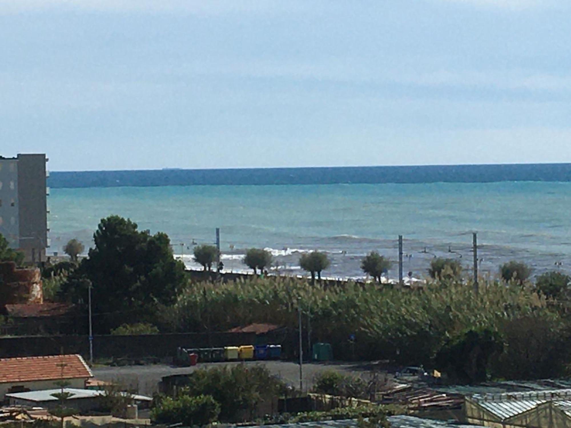 Appartamento - Terrazzo Vivibile Vista Mare, Wi-Fi Gratuito Vallecrosia Exterior foto